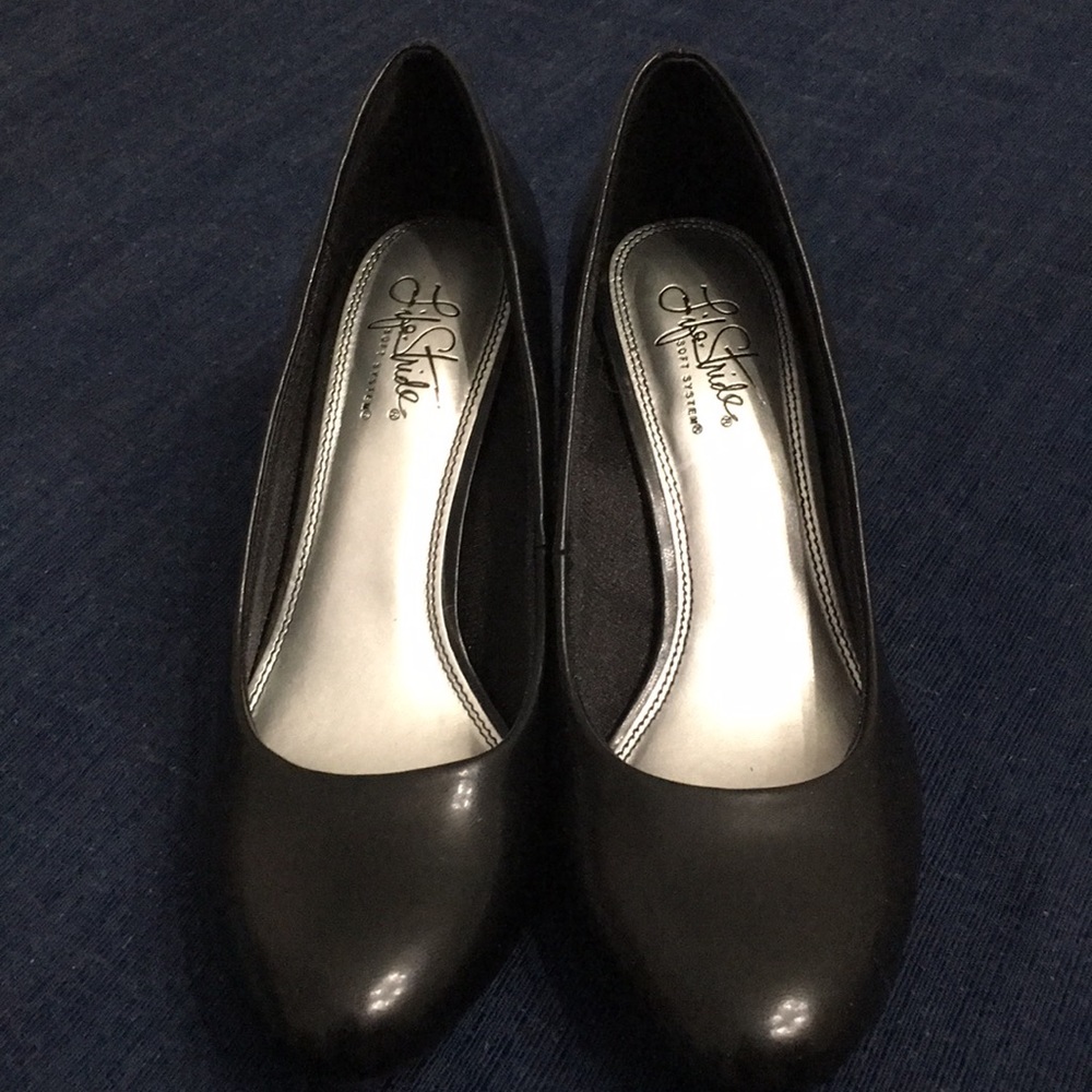 New Life Stride black pumps size 9